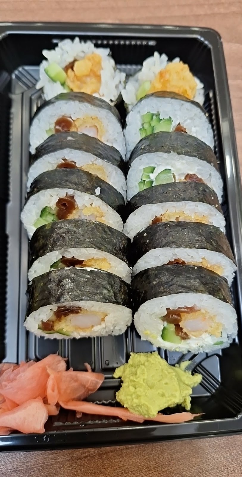 Świeże futomaki z krewetką i awokado · Sebushi Sushi Pabianice